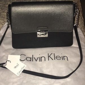 Calvin Klein medium Crossbody In black/stardust
